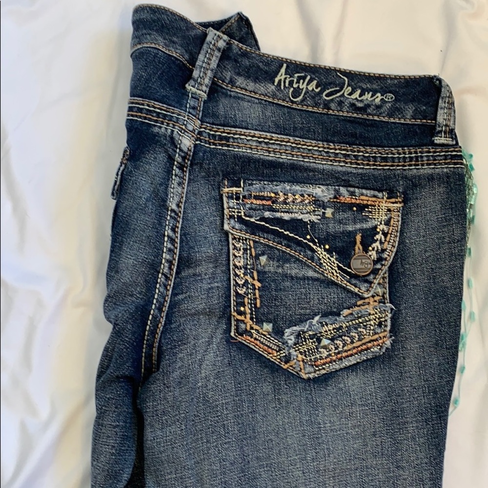 Ariya Cropped jeans, great detail!